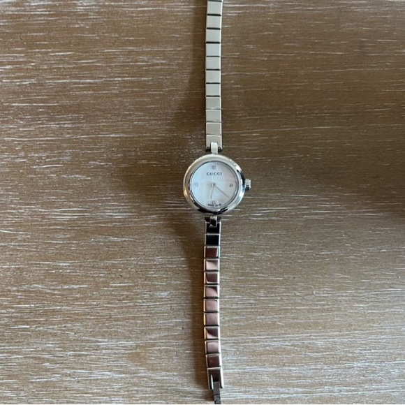 Gucci Women’s Watch - Picture 3 of 6